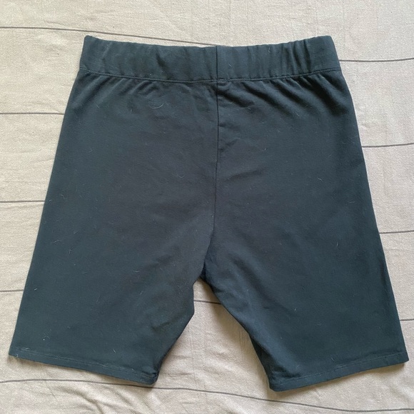 Good American Essential Bike Short - Picture 2 of 5